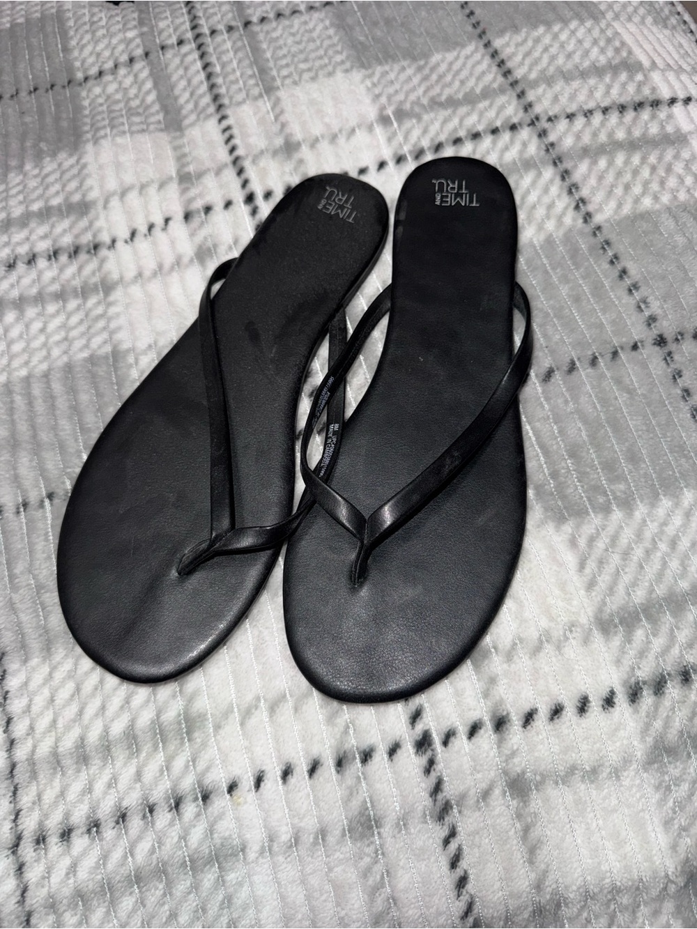 Time and Tru Black Slim-Strap Flip Flop Sandals